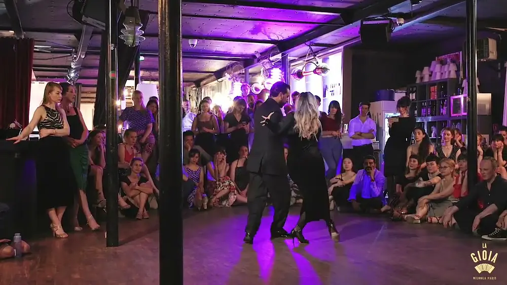 Video thumbnail for NOELIA HURTADO & FACUNDO DE LA CRUZ @ Milonga LA GIOIA Paris (2/4)