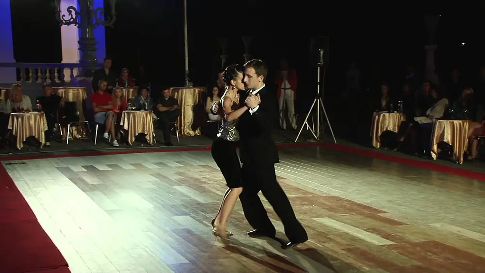 Video thumbnail for Csongor Kicsi y Raluca Teodor - Tango Cazino 2013 - 1/4