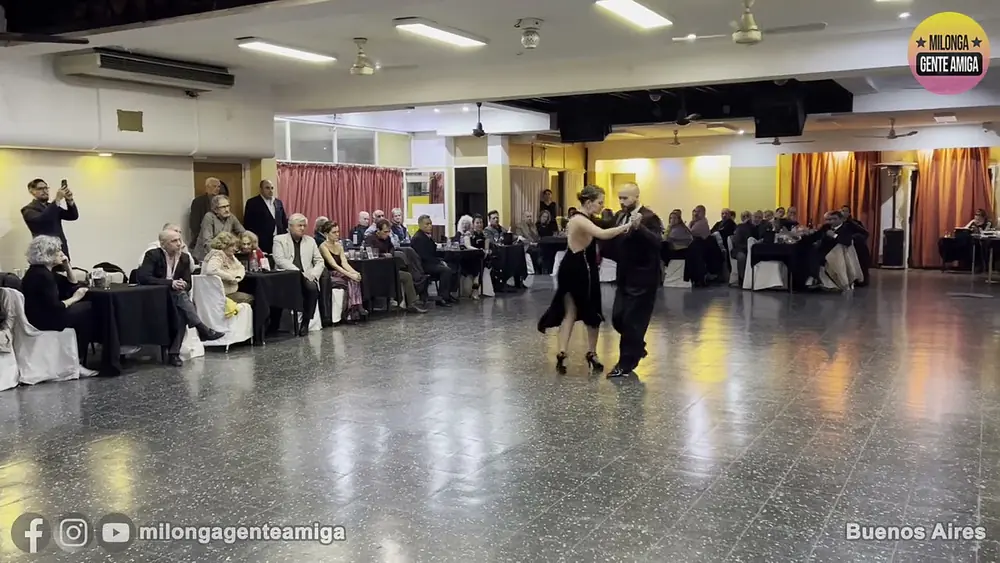 Video thumbnail for Leonardo Pankow y Valentina Massari - Milonga Gente Amiga - 11/JUN/2023 (2/3)