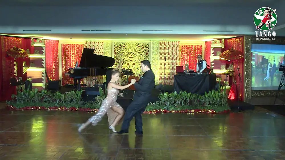 Video thumbnail for Leandro Oliver y Laila Rezk (Tango in Paradise 2017 - Gala Show) Part II