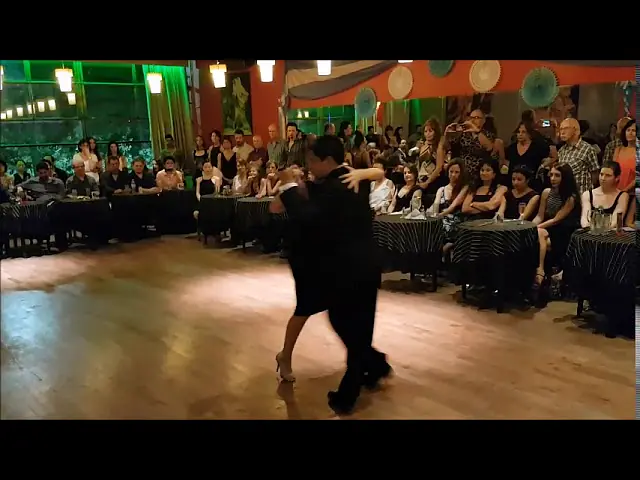 Video thumbnail for Carlos Espinoza y Noelia Hurtado / Milonga de los Domingos / 18-02-2018