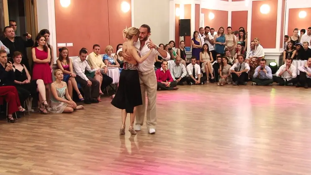 Video thumbnail for Gianpiero Galdi y Nadia Hronidu - Tango Cazino 2013 - 4/4