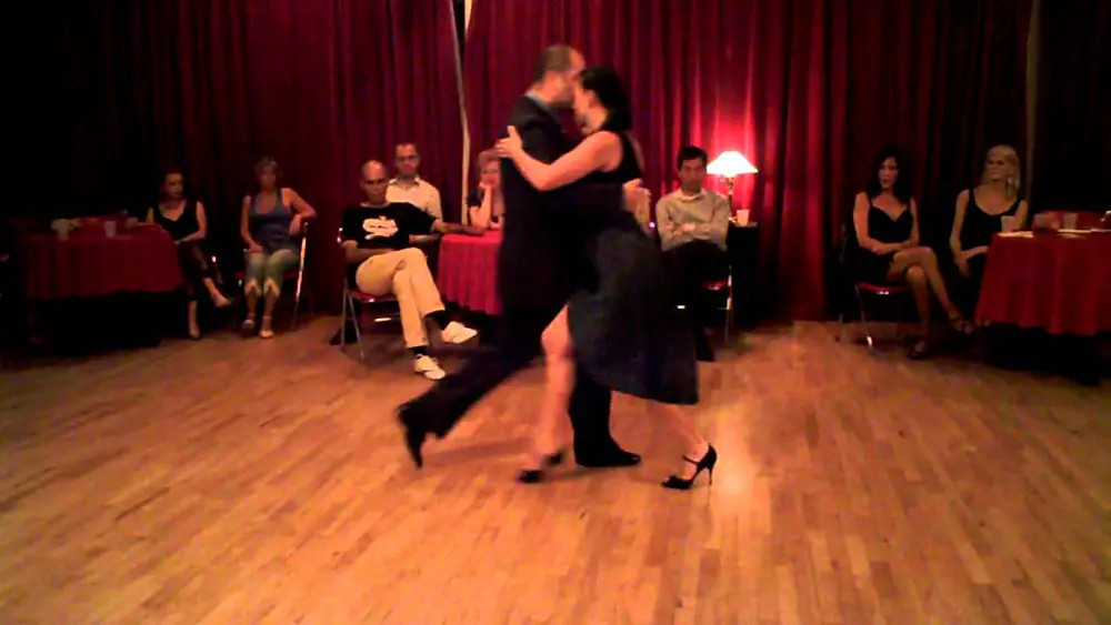 Video thumbnail for Argentine tango: Natasha Agudelo & Diego Benavidez - Junto a tu corazon