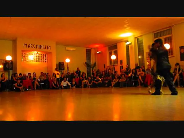 Video thumbnail for Adrian Veredice y Alejandra Hobert - Que te importa que te llore