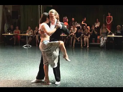 Video thumbnail for Tymoteusz Ley & Agnieszka Stach - tango improvisation in Casa Valencia 2/3