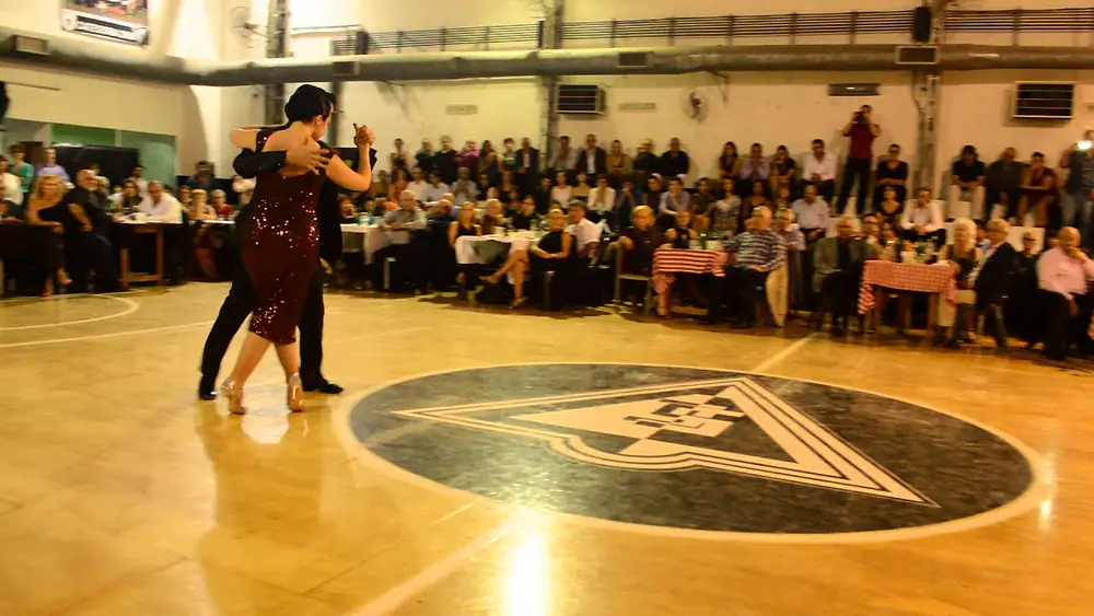 Video thumbnail for Ariadna Naveira & Fernando Sánchez en Milonga Malena Sunderland Club 2/4