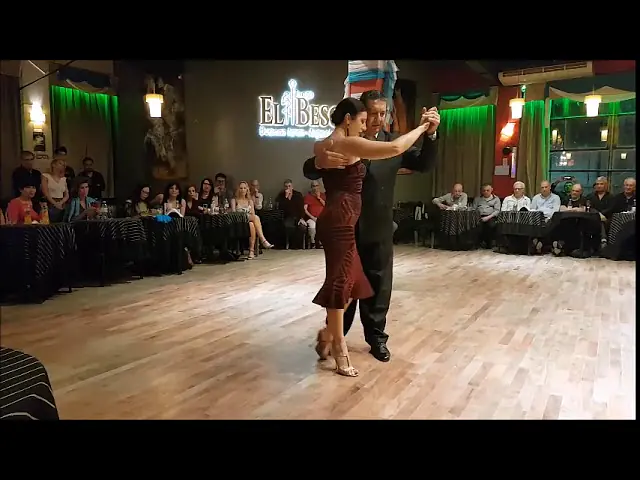 Video thumbnail for Milonga de los Domingos - 23/09/2018 - Ricardo Calvo y Sandra Messina  / 1 de 3