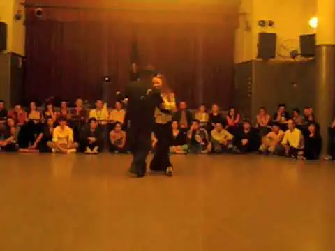 Video thumbnail for Santiago Dorkas & Cecilia García bailando en TangoCool (Buenos Aires)