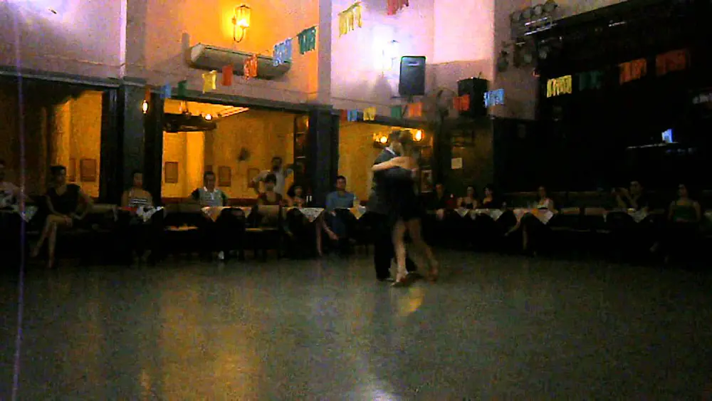 Video thumbnail for Virginia Cutillo y Jose Halfon en El Motivo Tango, 22/4/13