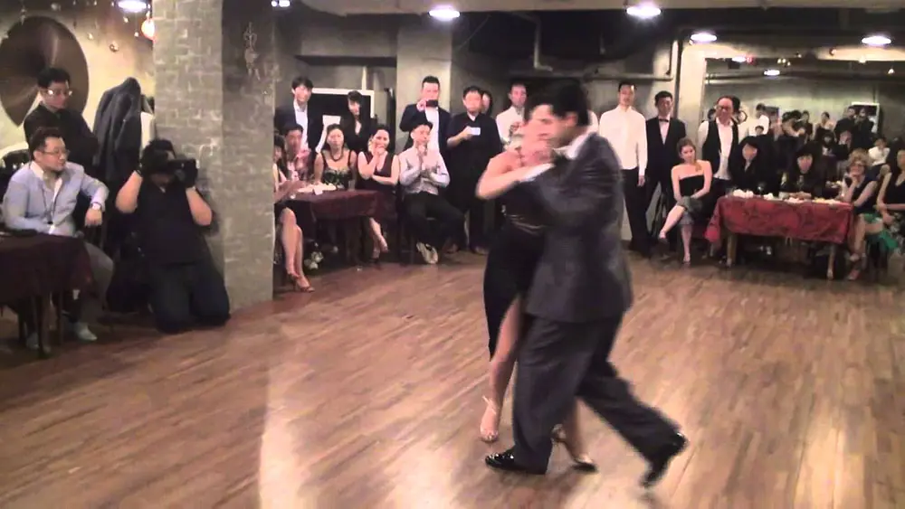 Video thumbnail for Facundo & Paola el 9 de marzo 2013 en Seoul Milonga : Que Tiempo Aquel - Francisco Lomuto