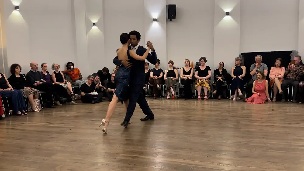 Video thumbnail for Silvina Tse y Julio Alvarez “La vi llegar” London 2025