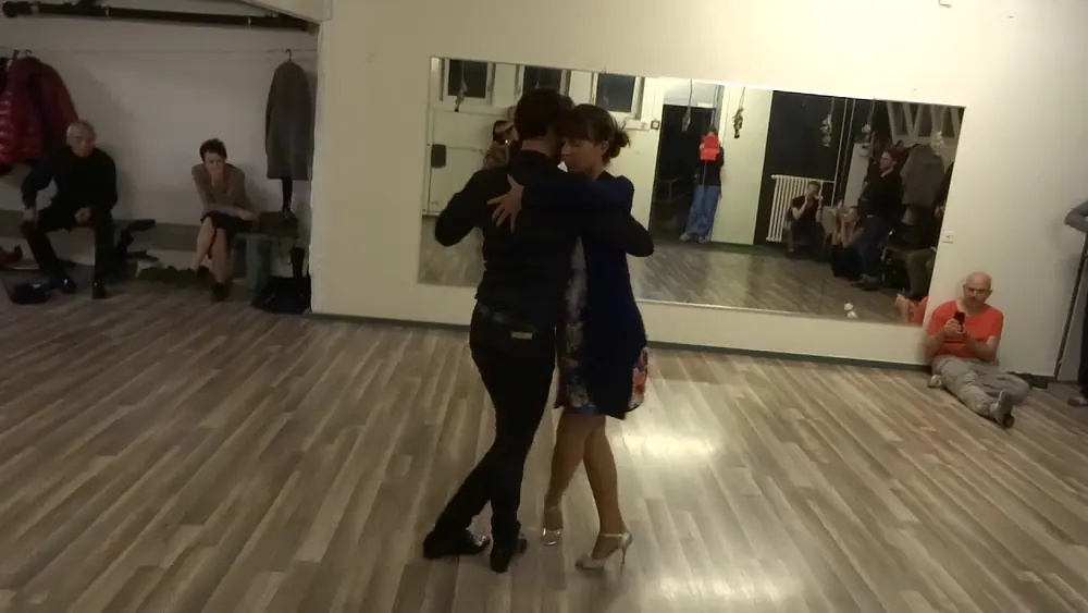 Video thumbnail for 2015 11 01   2015 10 31   Fausto Carpino y Stephanie Fesneau   Leçon milonga