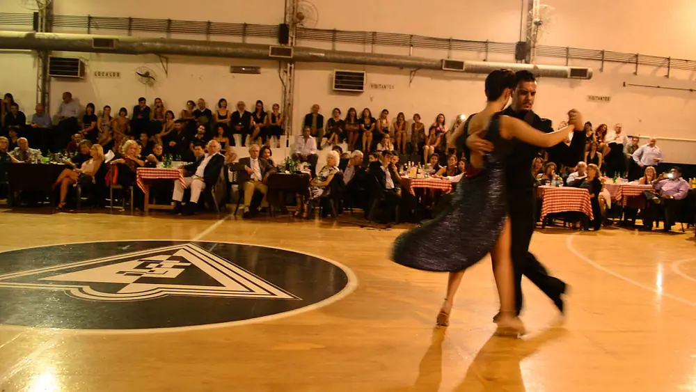 Video thumbnail for María Tsiatsiani & Leandro Palou en Milonga Malena Sunderland Club 4/4