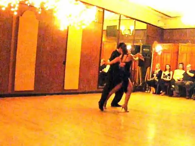 Video thumbnail for Andres Bravo & Carolina Jaurena @ La Milonga Rosa