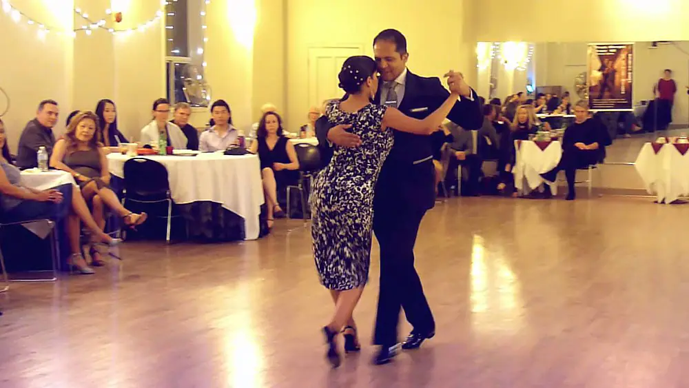 Video thumbnail for Frank Obregon & Jenny Gil bailan la Milonga Prometedora en Toronto - Canada