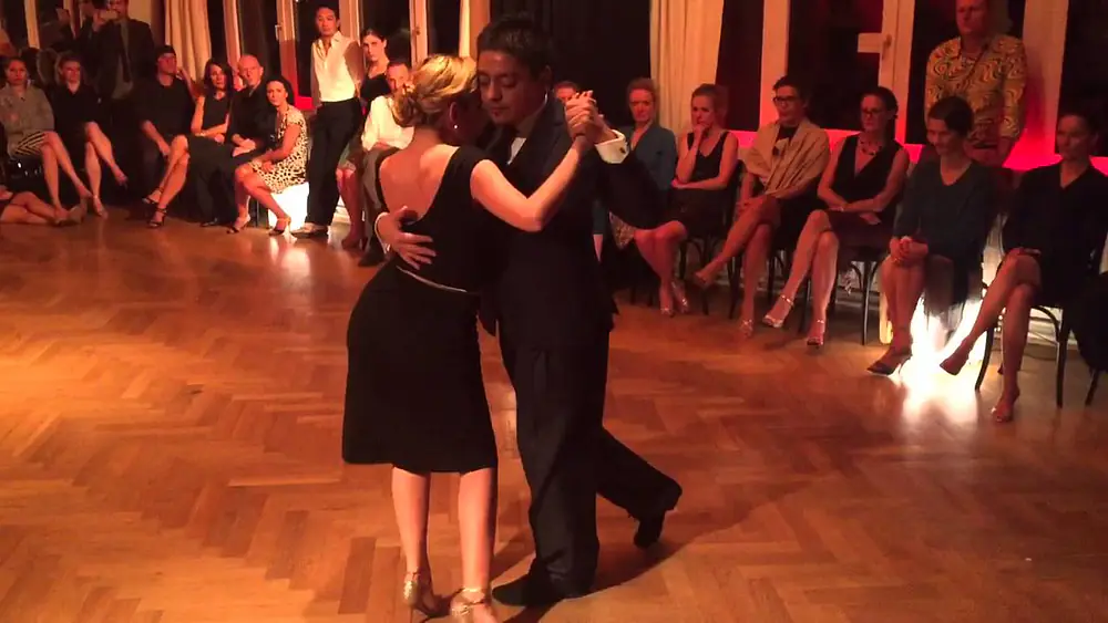 Video thumbnail for Carlitos Espinoza y Noelia Hurtado 1/5 "Maquillaje" Tango