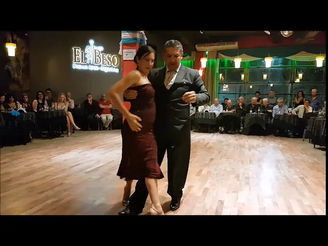 Video thumbnail for Milonga de los Domingos - 23/09/2018 - Ricardo Calvo y Sandra Messina  / 3 de 3