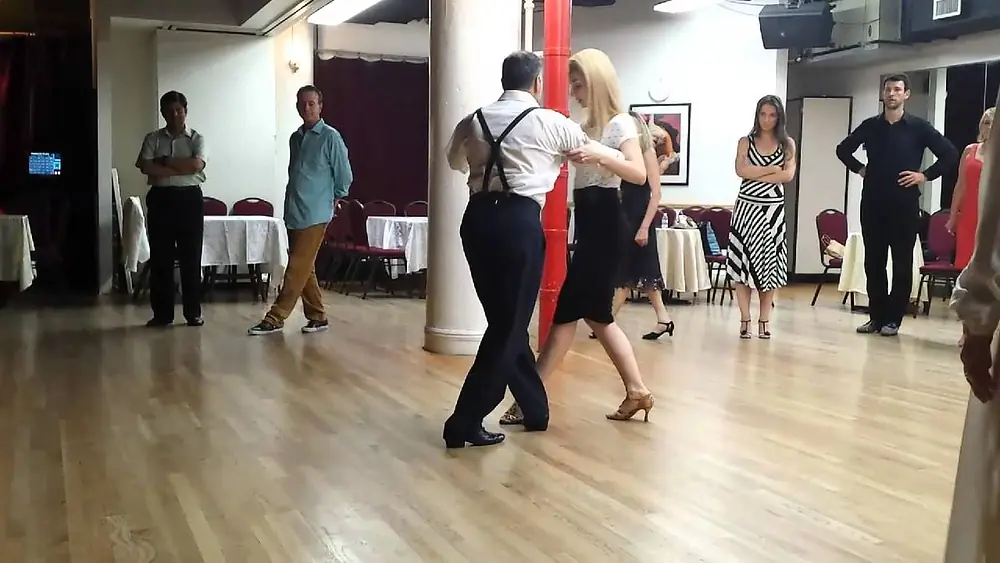 Video thumbnail for Argentine tango Class: Claudio Villagra and Helena Fernandez - Soñemos