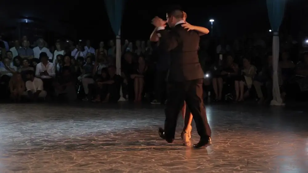 Video thumbnail for Noelia Hurtado e Carlitos Espinoza   CTF2015   Tango Context Show 2⧸