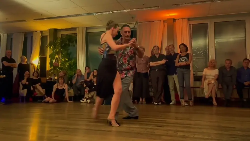 Video thumbnail for Esequiel Maiolo & Aneta Orlik   El Cachivache Live  Buscandote