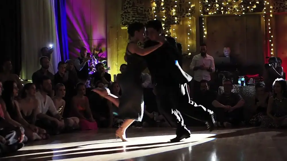 Video thumbnail for Carlitos Espinoza & Agustina Piaggio 2/5