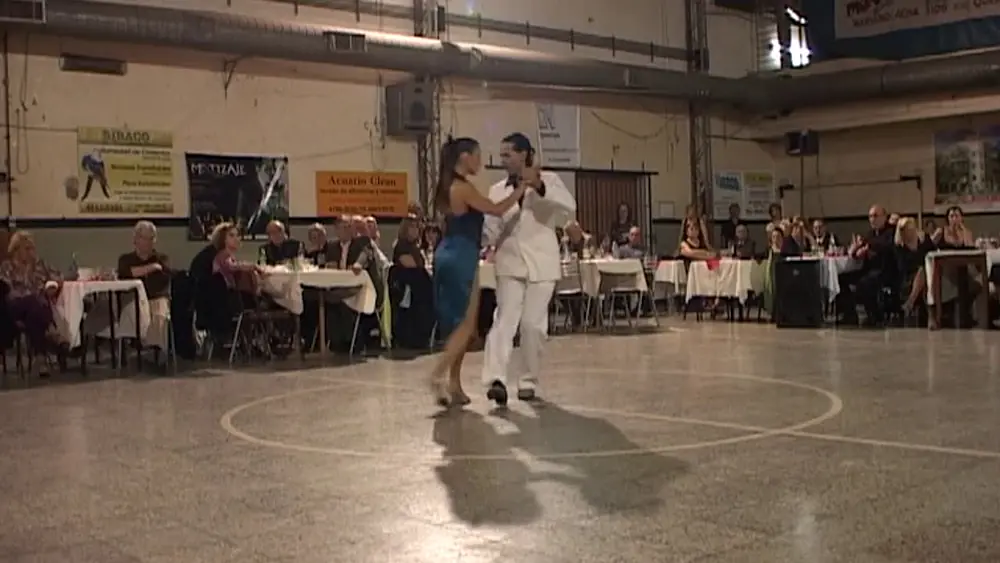 Video thumbnail for Gustavo Rosas. Tango con Gisela Natoli en Sunderland.Junio 2009.Buenos Aires.Argentina.