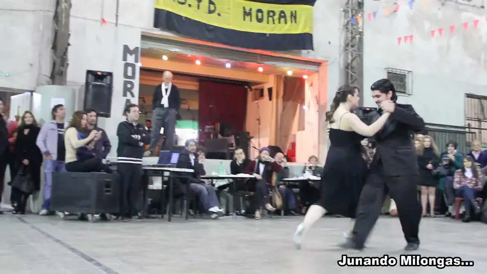 Video thumbnail for ARIADNA NAVEIRA Y FERNANDO SANCHEZ en La Milonga del Moran (Mayo 2012)