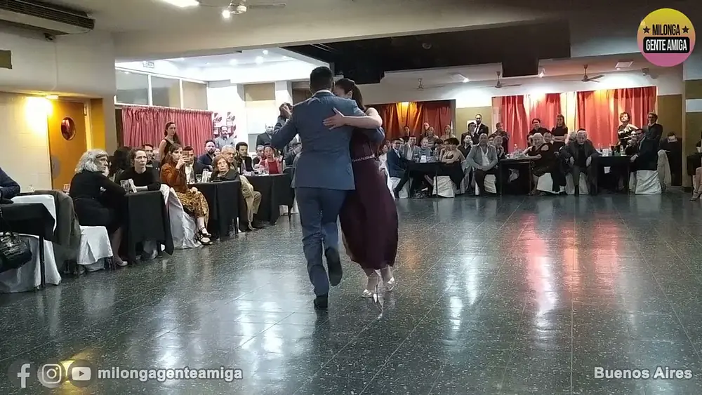 Video thumbnail for Jorge Lopez y Sandra Naccache  - Milonga Gente Amiga -  2022 (1 de 3)