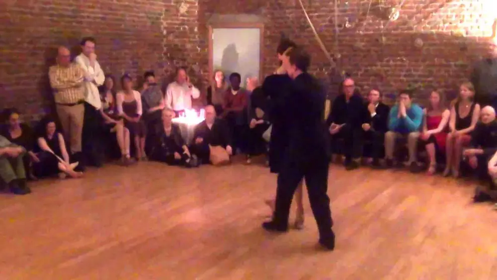 Video thumbnail for Tina Riccardi y Oscar Busso bailan el Tango "Yo" por la orquesta de Carlos Di Sarli; 1/3