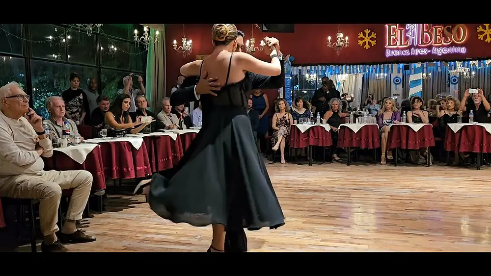 Video thumbnail for Jose Luís Salvo y Carla Rossi, en la Milonga El Beso, en 05/03/23 - 1/4
