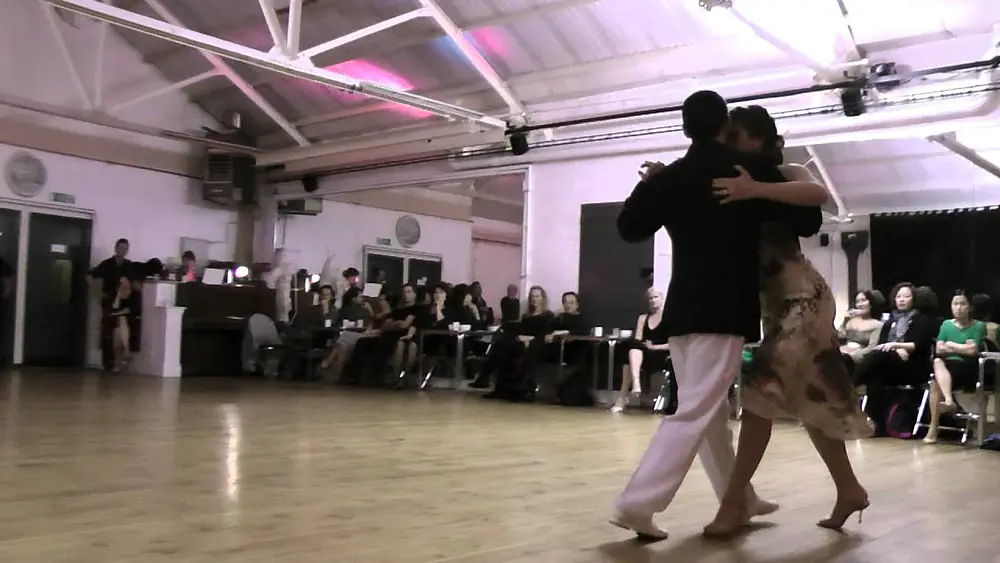 Video thumbnail for Juan Martin Carrara & Stefania Colina @ Milonga 8, London - Nov 2012 - 1/3