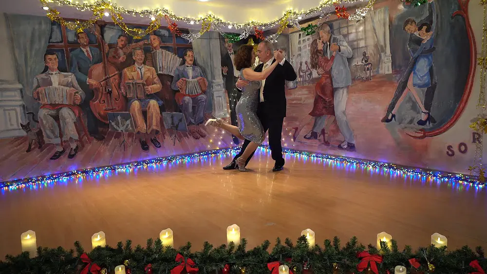 Video thumbnail for Juana García y Julio Robles  -  "Nochebuena en Tokio"