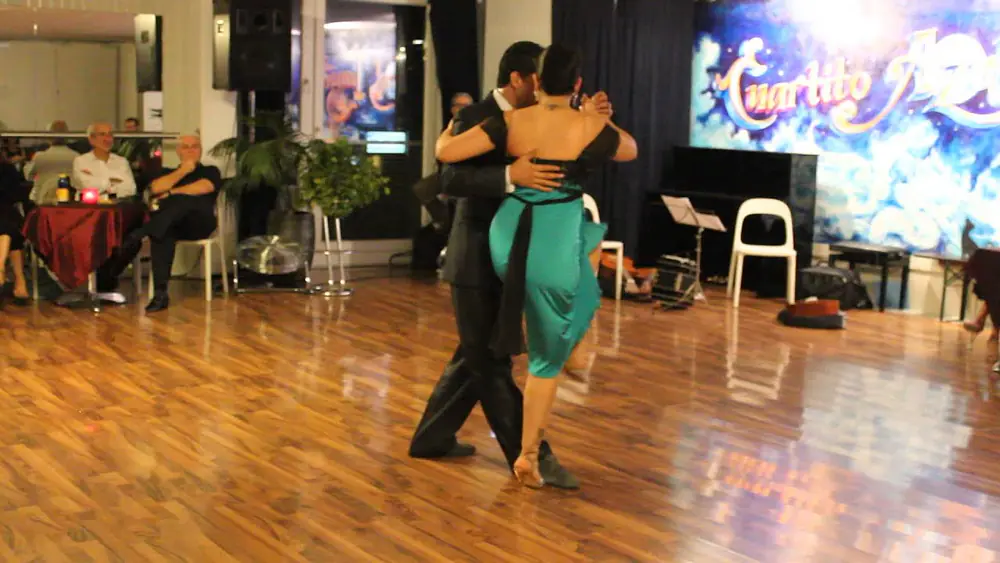 Video thumbnail for Facundo De La Cruz & Paola Sanz in Cuartito Azul on the 25.10.14 dancing Tango #2