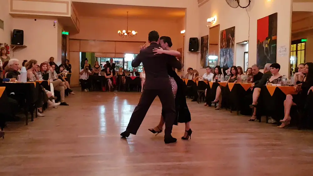 Video thumbnail for Florencia Zárate y Guido Palacios en Yira Yira (11-Mayo-18) 2\2