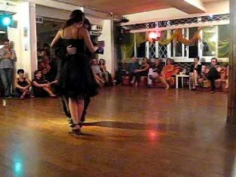 Video thumbnail for Aoniken Quiroga y Luna Palacios bailan Sinsabor (E.Donato).Milonga del Angel-Genova 2 Ottobre 2009