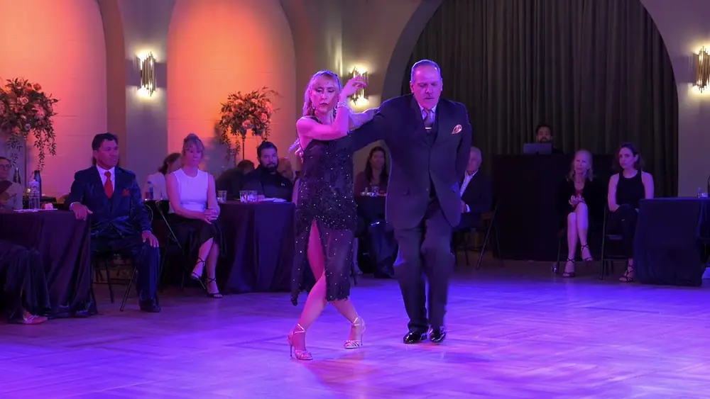 Video thumbnail for Lorena Ermocida and Pancho Martinez Pey at Milonga Gavito 2/4