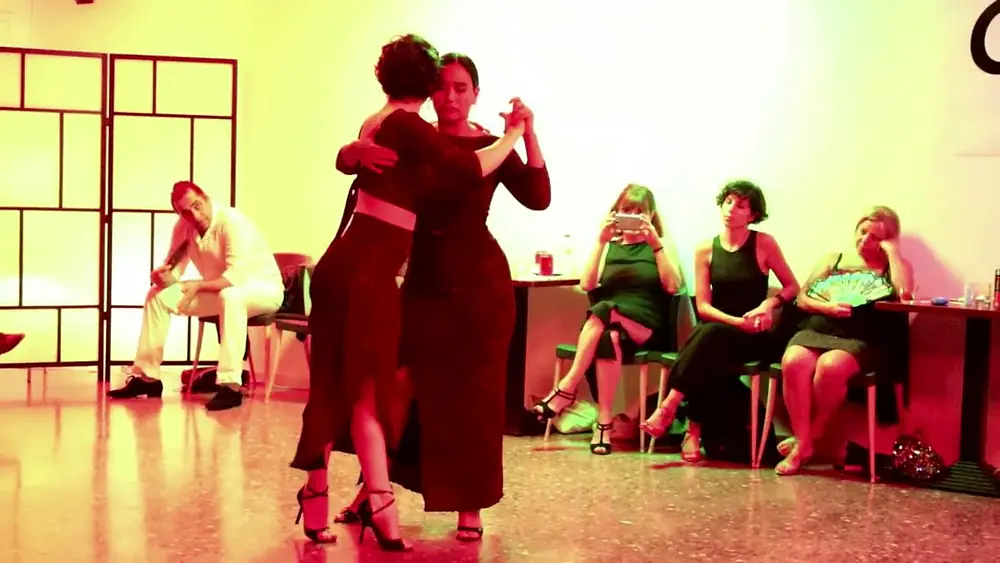 Video thumbnail for Corina Herrera e Inés Muzzopappa - Vieja Luna - Orquesta Carlos Di Sarli