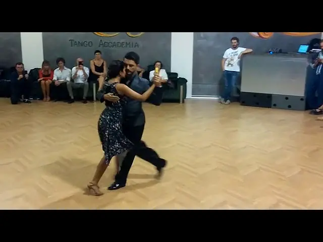 Video thumbnail for 2 Corazones Tango Accademia - Demo Classe Pam Est Là & Danilo Maddalena