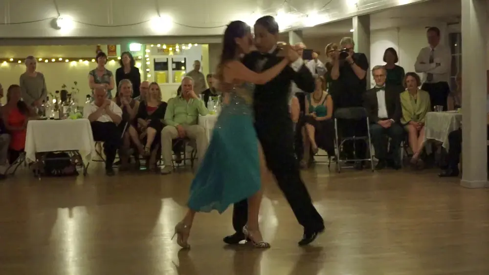 Video thumbnail for Julieta Qüesta & Rauli Choque, Milonga
