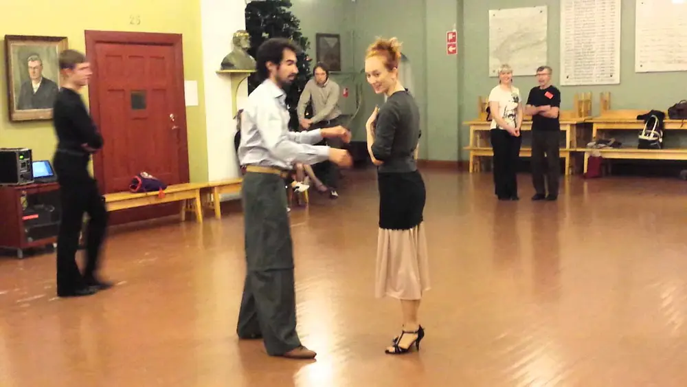 Video thumbnail for Silvio Grand and Rosalia Delfina - Close embrace, argentine tango lesson (2014-01-05 Oulu,Finland)