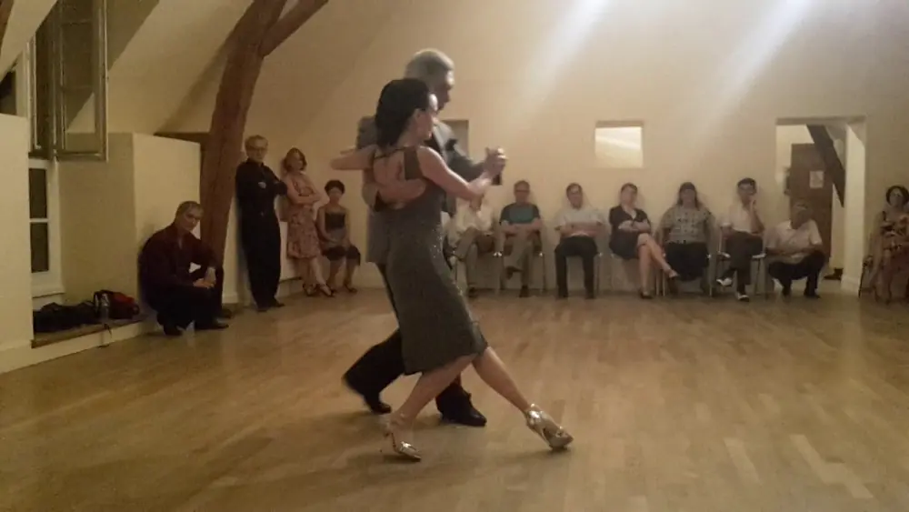 Video thumbnail for Tango Demo en Francia, Paula Franciotti y Orlando Scarpelli.