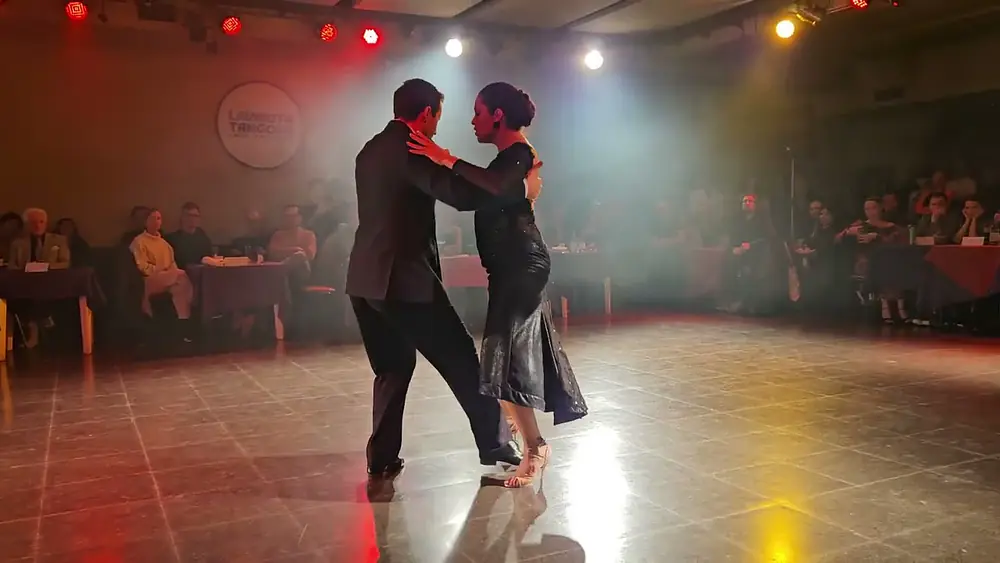 Video thumbnail for Vanesa Villalba y Facundo Piñero at La Viruta: Acercate a mi tango festival closing milonga (2 of 2)