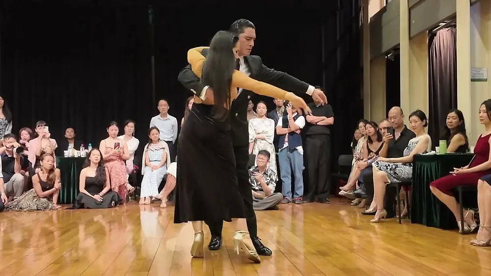 Video thumbnail for Diego Ortega & Aldana Silveyra 5/5 - Oblivion (Astor Piazzolla) Tango - Hong Kong 2025