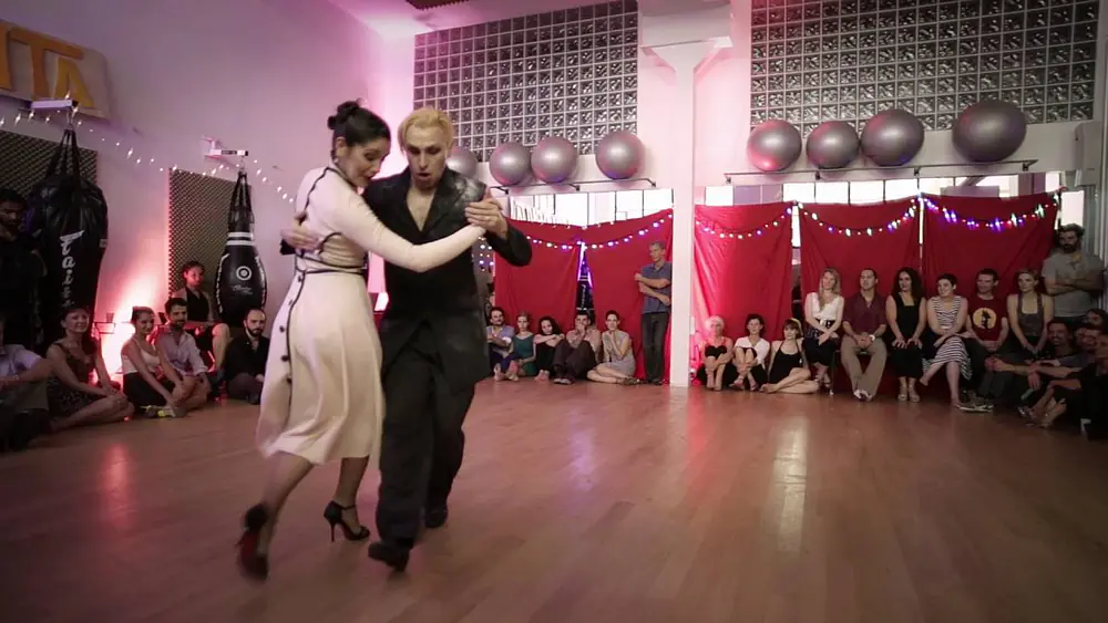 Video thumbnail for La Dolce Vita 02/10/2016 - Hugo Mastrolorenzo y Agustina Vignau - 2/4