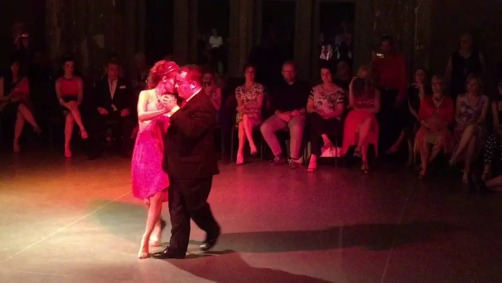 Video thumbnail for Eugenia Ramirez Miori y Hernan Alvarez Prieto bailan el Tango "Sombras Del Puerto" de di Sarli