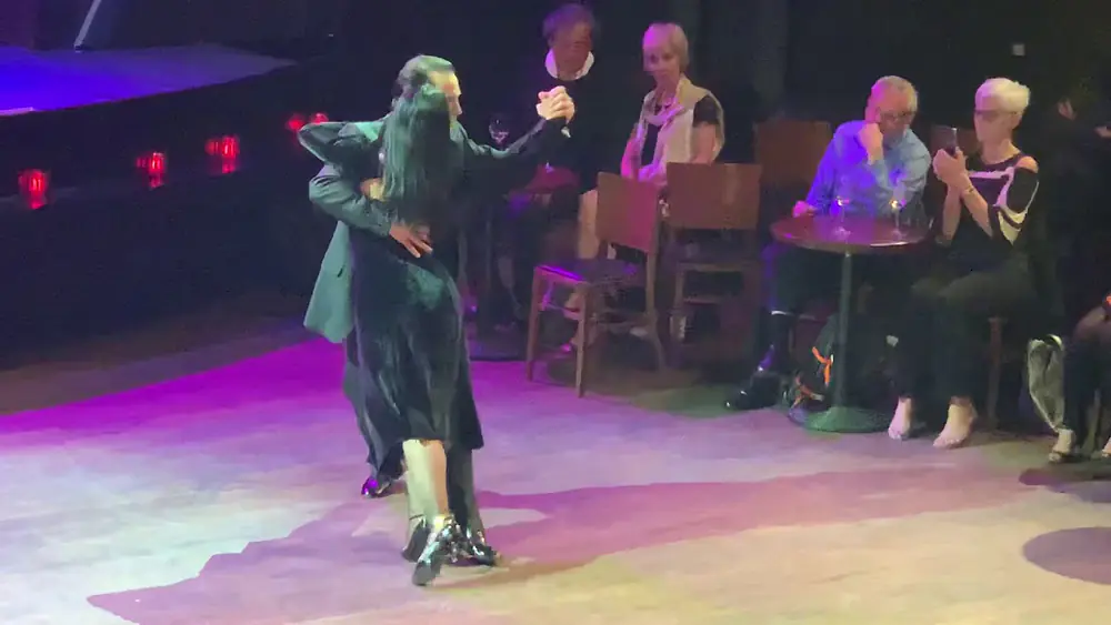 Video thumbnail for Ezequiel Paludi y Geraldin Rojas bailan un Tango „La cumparsita“