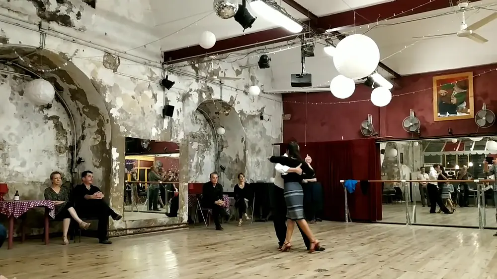 Video thumbnail for Résumé atelier Zoom #9 mardi 18 déc 2018
Esteban Moreno & Moira Daloia
à Tango de Soie (Lyon FR)