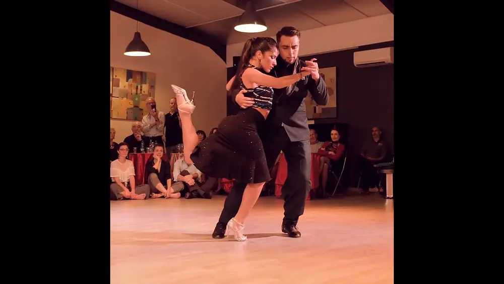Video thumbnail for Clarisa Aragon & Jonathan Saavedra – Tigre viejo #TangoMoment