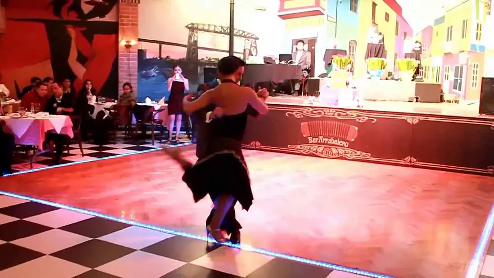 Video thumbnail for Edwin Espinosa & Alexa Yepes - Garras