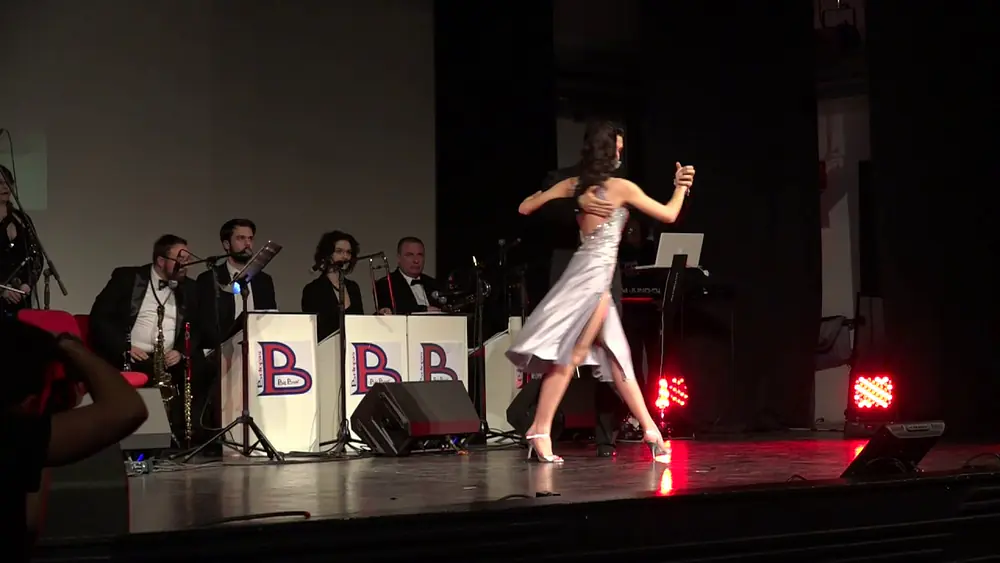 Video thumbnail for Andrea Vighi y Chiara Benati - La Cumparsita (LIVE) - Improvvisazione